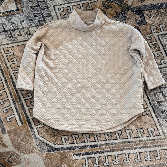 Tuckernuck Tnuck Sport cream sandy colored Quilted Funnel Pullover. - Picture 1 of 11